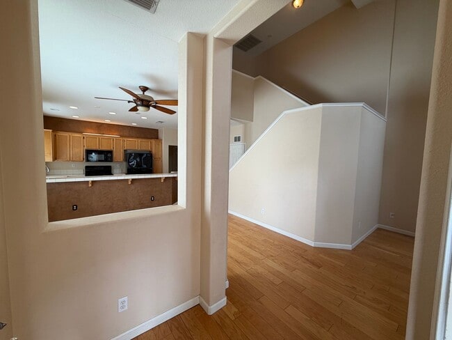 Building Photo - 4 Bedroom | 3.5 Bathroom | Single family home in Downtown Sacramento