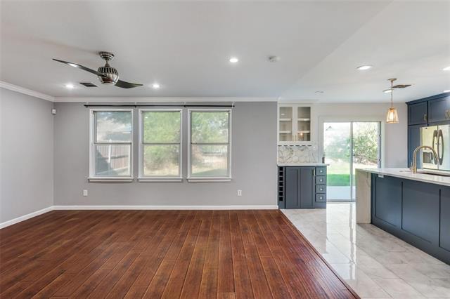 Building Photo - 320 S Mesa Verde Way