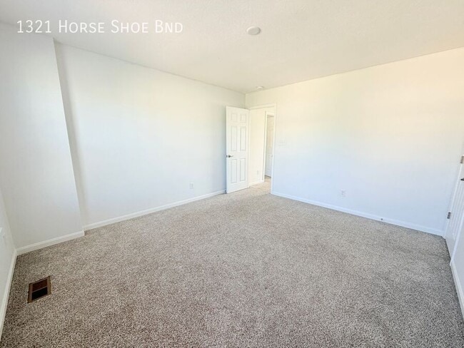 Building Photo - 1321 Horse Shoe Bnd