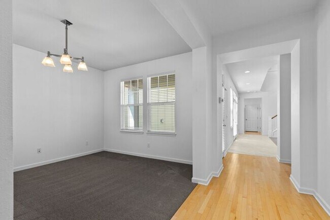 Building Photo - Immaculate Redmond Ridge Air-Conditioned B...