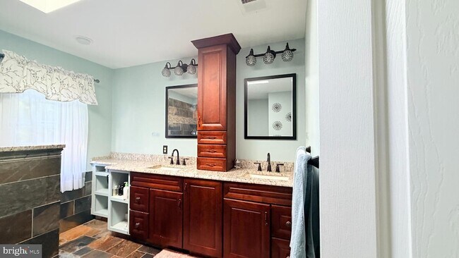 Building Photo - 11610 Seneca Forest Cir