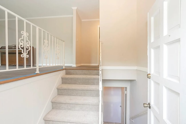 Building Photo - Brentwood Oasis: 3 Bed, 2 Bath Home on 5+ ...
