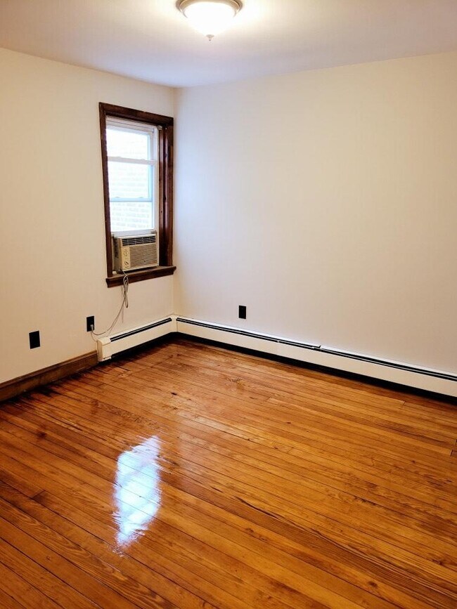 Building Photo - 319 Woodlawn Ave