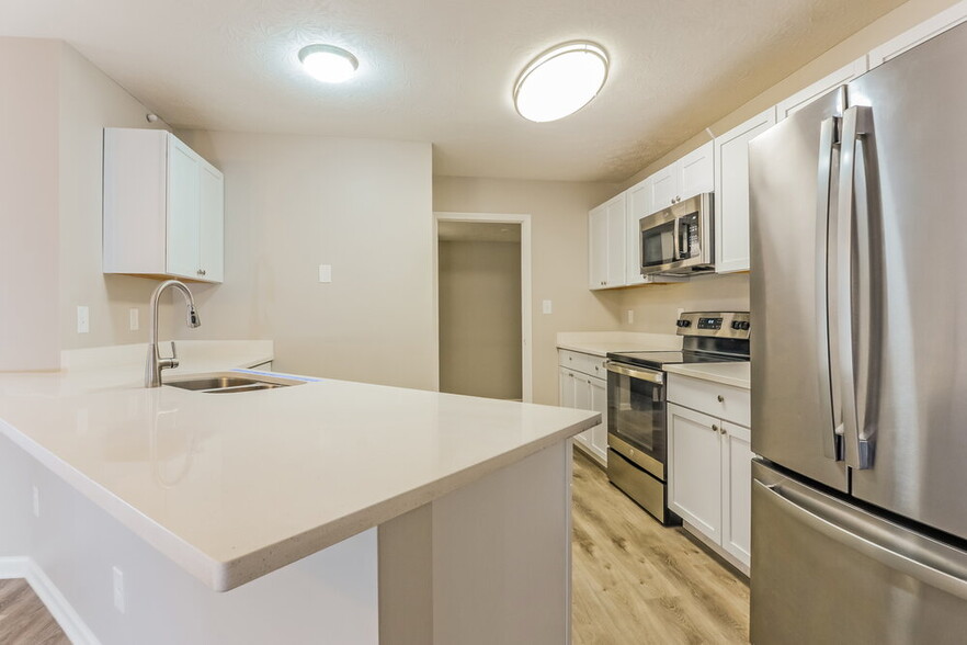 Building Photo - 914 Claiborne Ln