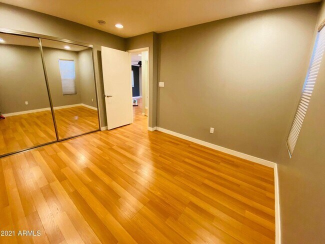 Building Photo - 1850 E Maryland Ave