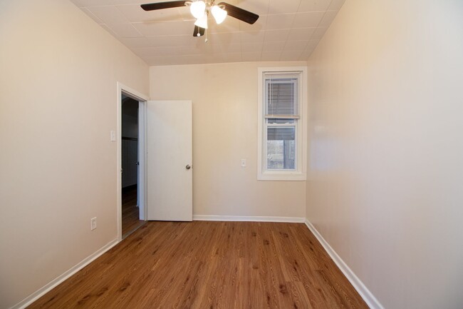 Building Photo - ???NEWLY RENOVATED 3 BEDROOM AND 1.5 BATHS...