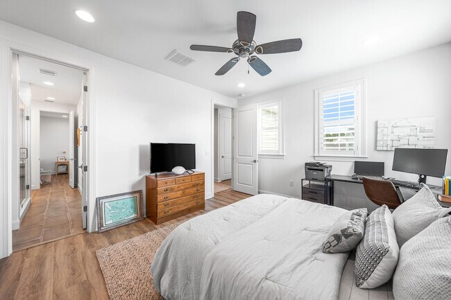 Building Photo - 229 Windrow Way