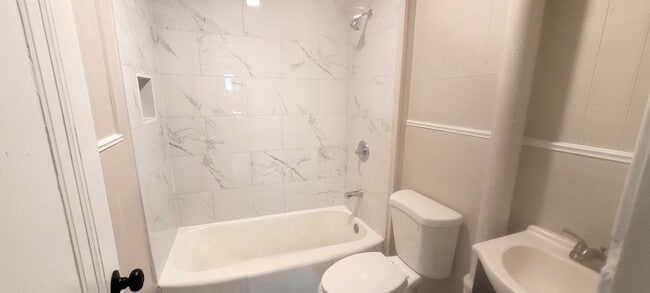 Building Photo - 2021 Pine Bluff St