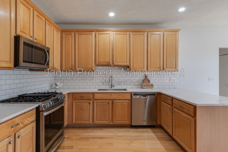 Building Photo - 3397 Hampstead Ct