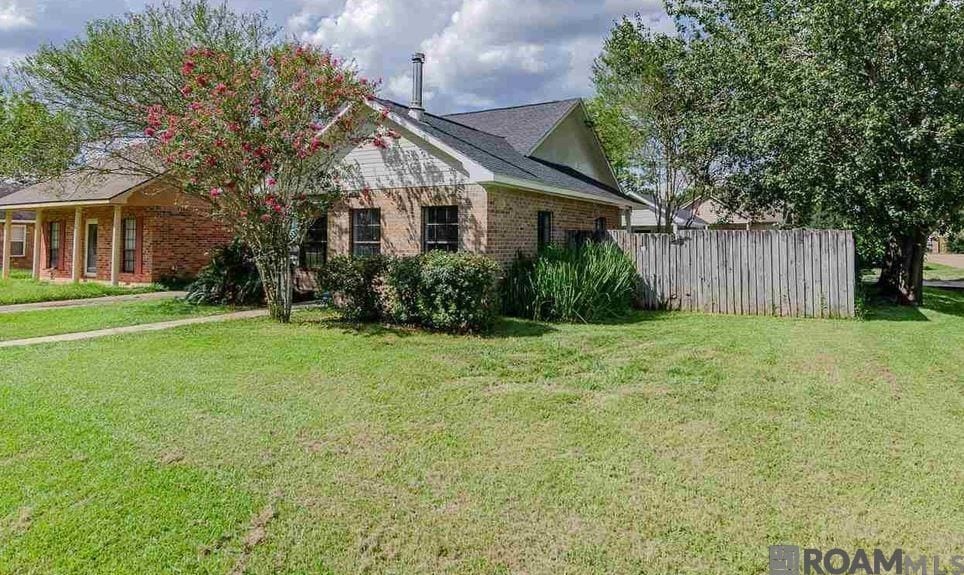 Building Photo - 10253 Stonehaven Ave