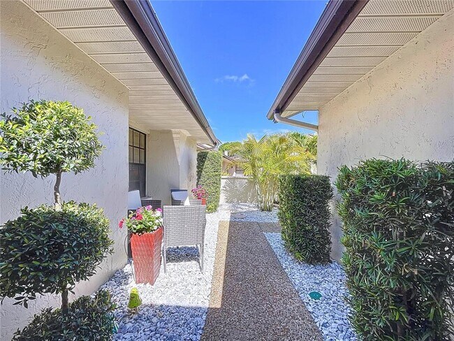 Building Photo - 4646 La Jolla Dr