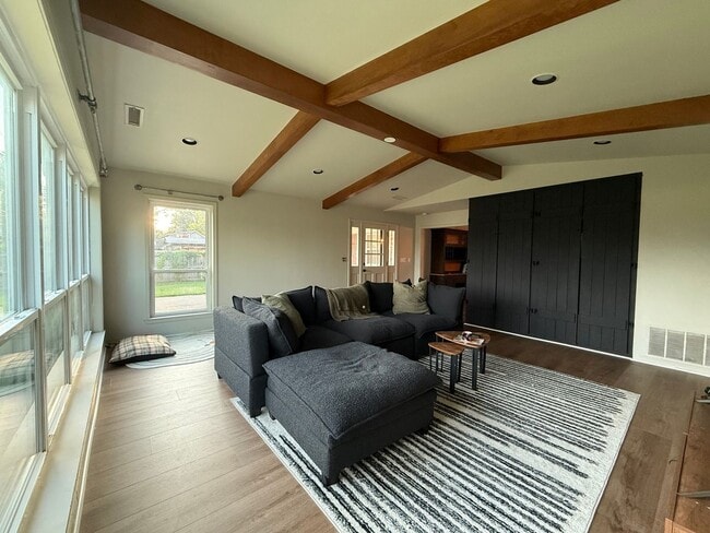 Building Photo - Spacious 4BR House in Tulsa
