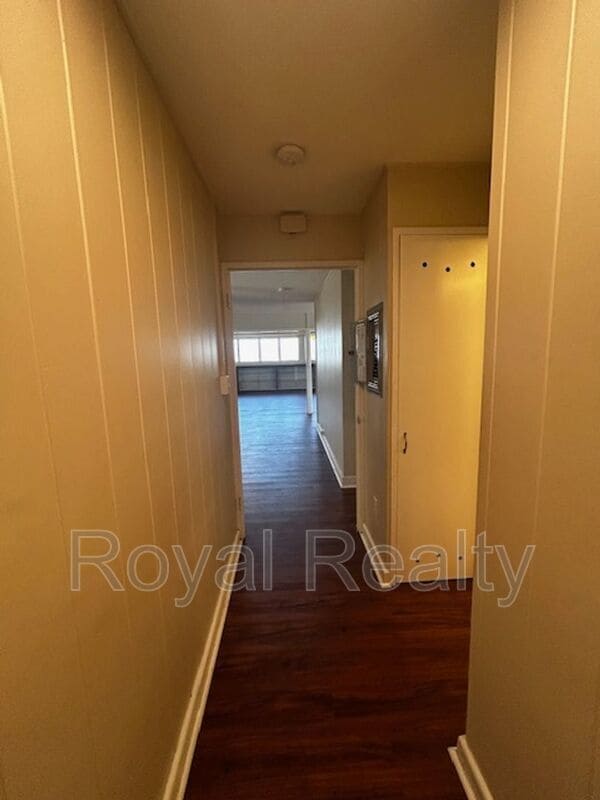 Building Photo - 1380 Uila St