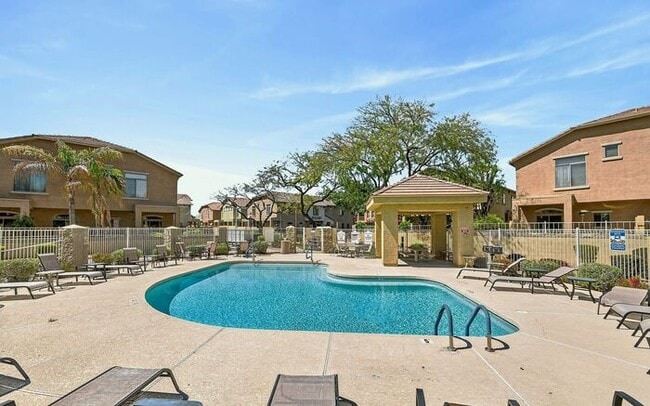 Building Photo - 4Bedroom/2.5Bath Townhome Ready for You!!