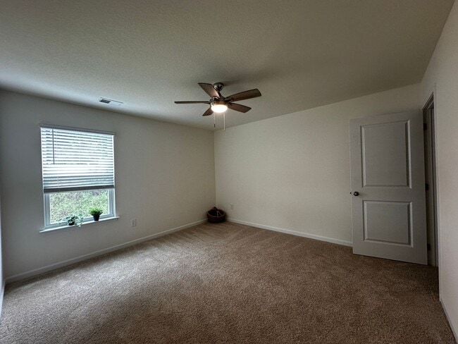 Building Photo - 3 bed/2.5 bath with garage - E Morristown, TN