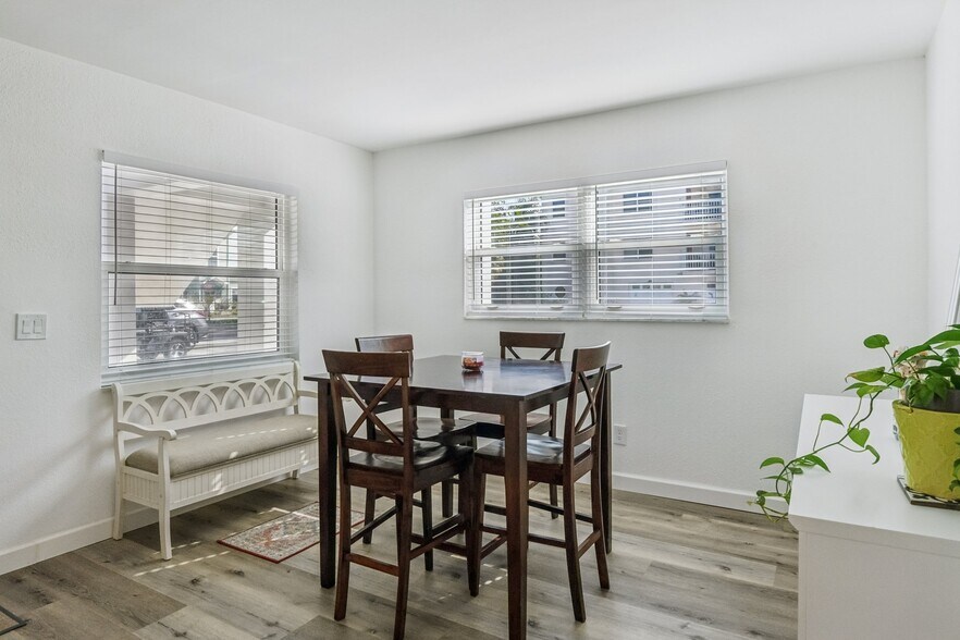 Building Photo - 2308 1st St