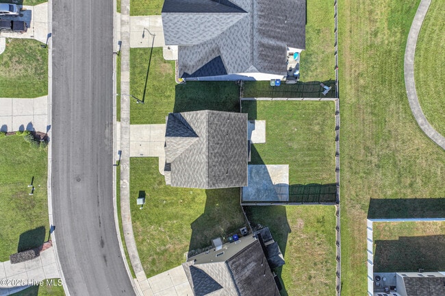 Building Photo - 808 Jade Ln