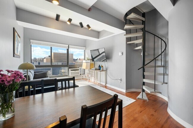 Primary Photo - 12 Stoneholm St