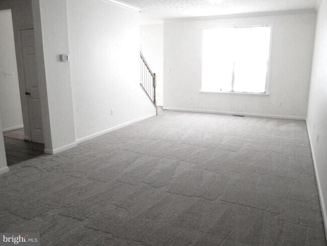 Building Photo - 1300 Treasure Dr