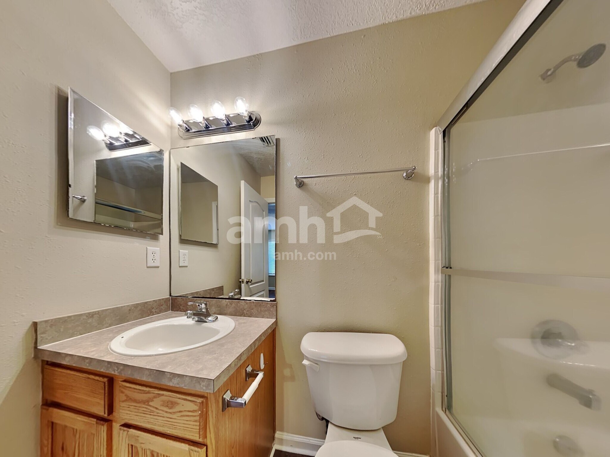 Building Photo - 7049 Beekman Lake Dr