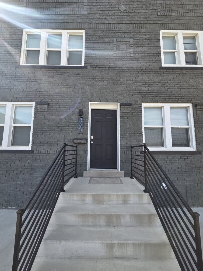 Building Photo - Move-In Special! Newly Renovated 2BR Townhome Near Children’s Hospital – Free 1 Month Rent