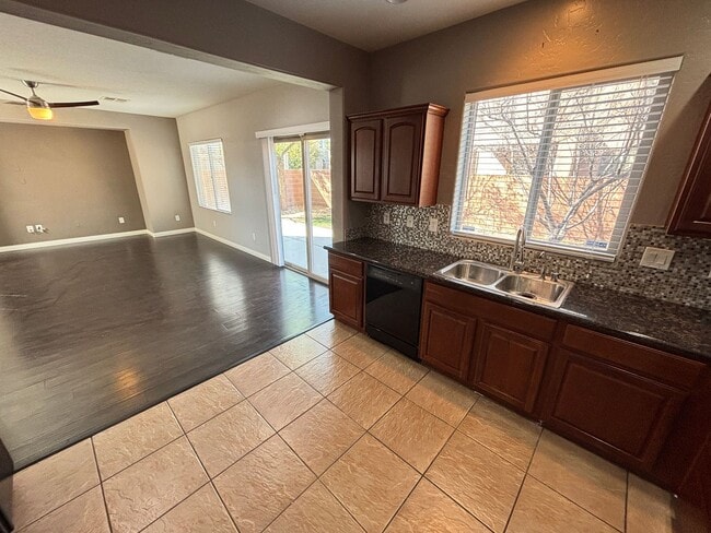 Building Photo - Gorgeous 3Bed/2.5Bath, 2-Story Home located in the Aliante Area- $500 Off Move In Fees