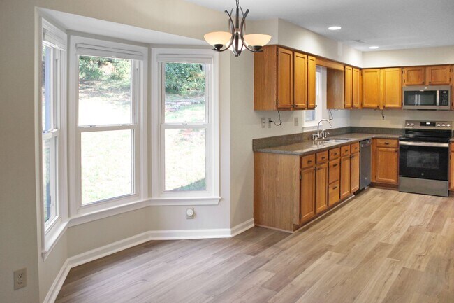 Building Photo - Spacious Raintree Home with Bonus Room, 2-Car Garage and Private Backyard