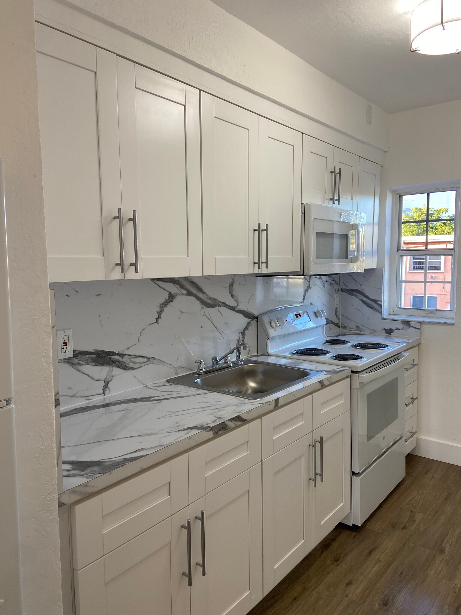 Building Photo - 3401 SW 9th Ter