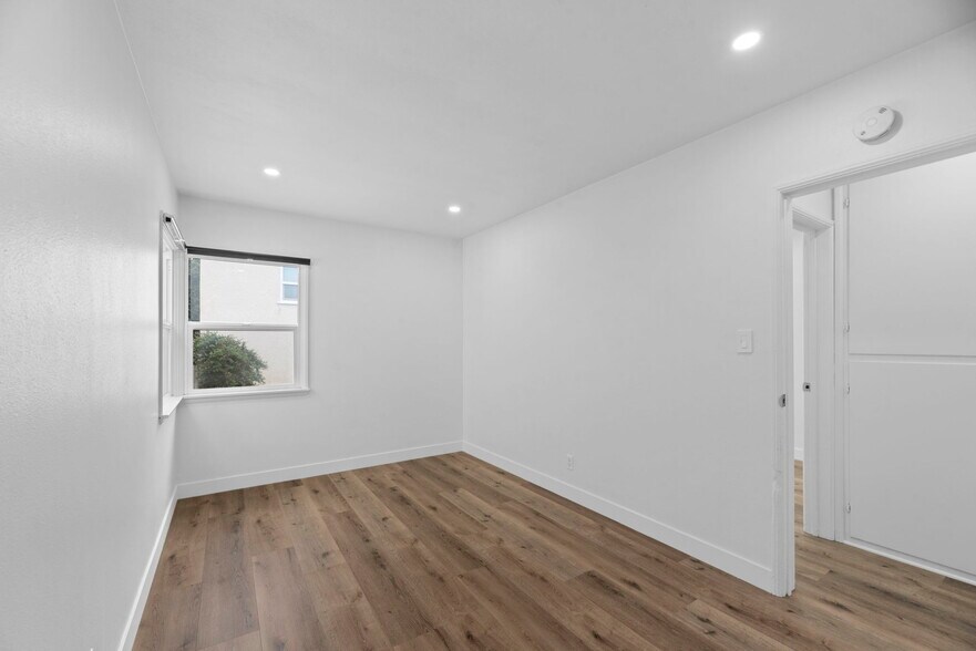 Building Photo - 1304 Corona St