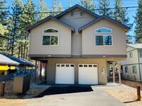 Building Photo - 3 bed 2 bath 1 car garage townhouse in Sou...