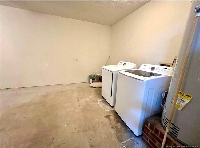 Building Photo - 715 Ashburton Dr
