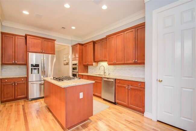 Building Photo - 1812 Staffordshire Crescent