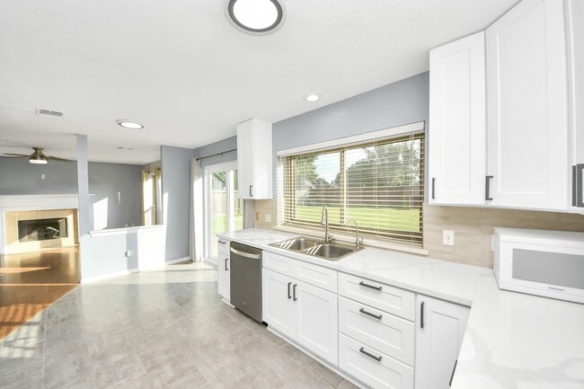 Building Photo - 3007 Cotter Lake Cir