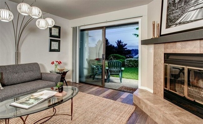 Building Photo - Beautiful Home located near Juanita Bay Water Front with 2 Bed and 2 Bath