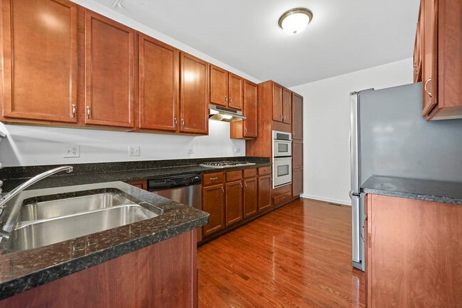 Building Photo - 10 Carrington Cir