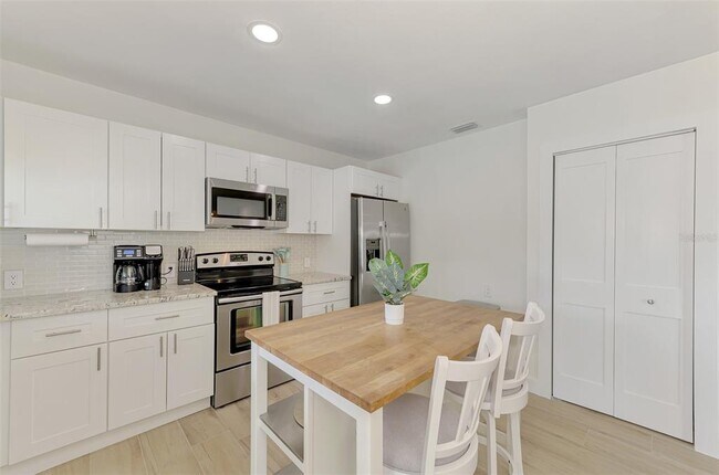 Building Photo - 1731 Redwood St