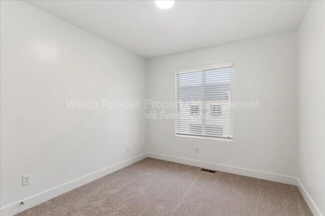 Building Photo - 1041 N 200 W