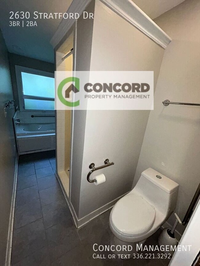 Building Photo - 2630 Stratford Dr