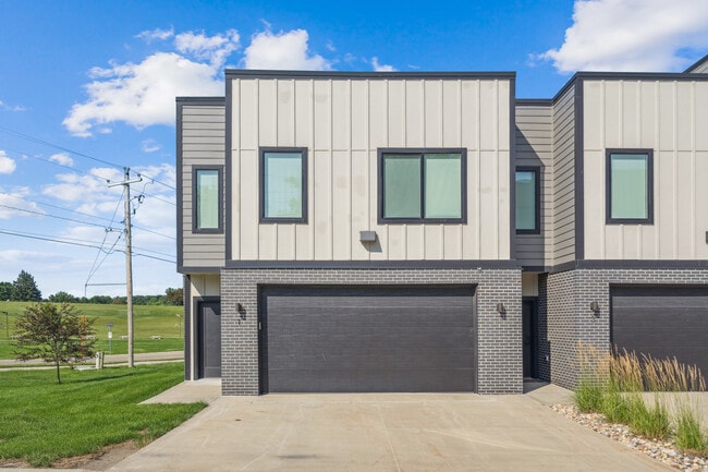 Building Photo - 3 Crosby Park Dr