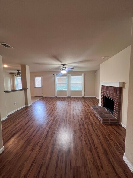 Building Photo - 10790 Midway Dr