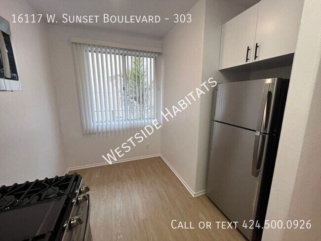 Building Photo - 16117 W Sunset Blvd