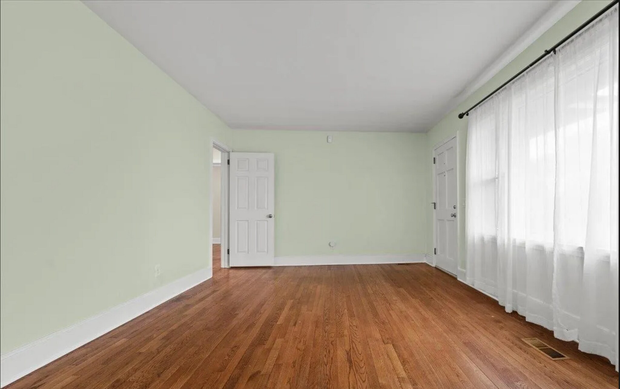 Living Room/Office - 1202 State Rd S-21-1470