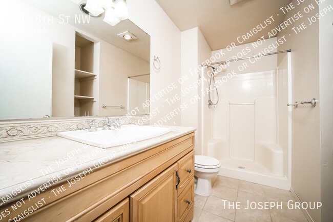 Building Photo - 804 8th St NW
