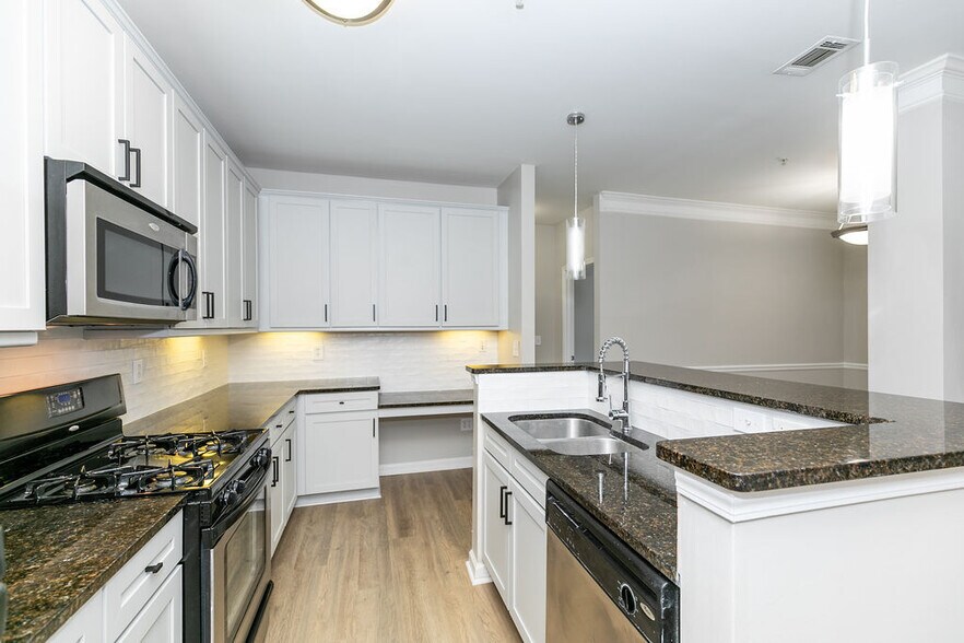 Building Photo - The Reserve at Johns Creek Walk