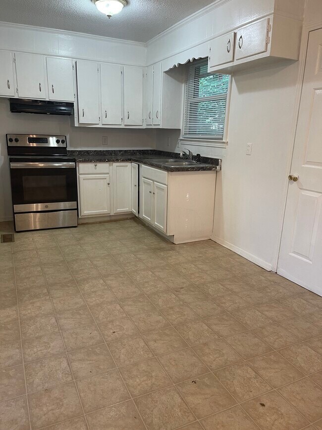 Building Photo - 141 Laurel Ct