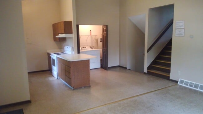 Kitchen & Launrdy - 242 Spartan Ave