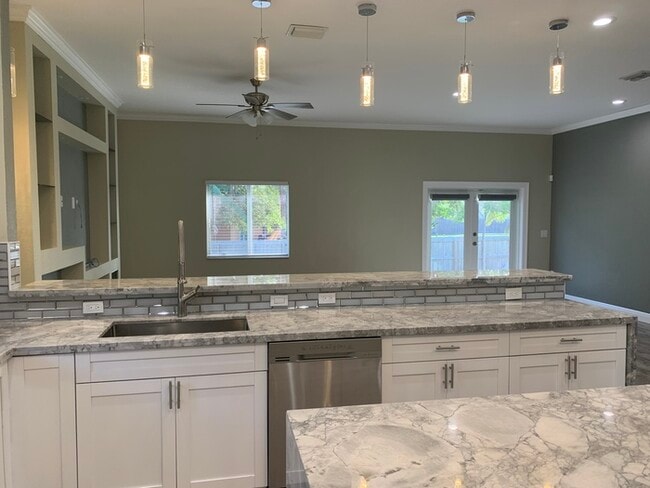 Building Photo - NEWER CONSTRUCTION MODERN HOME