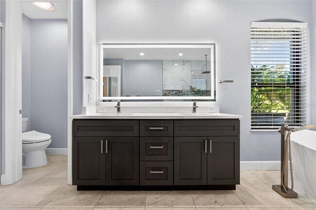 Building Photo - 8455 Woodbriar Dr