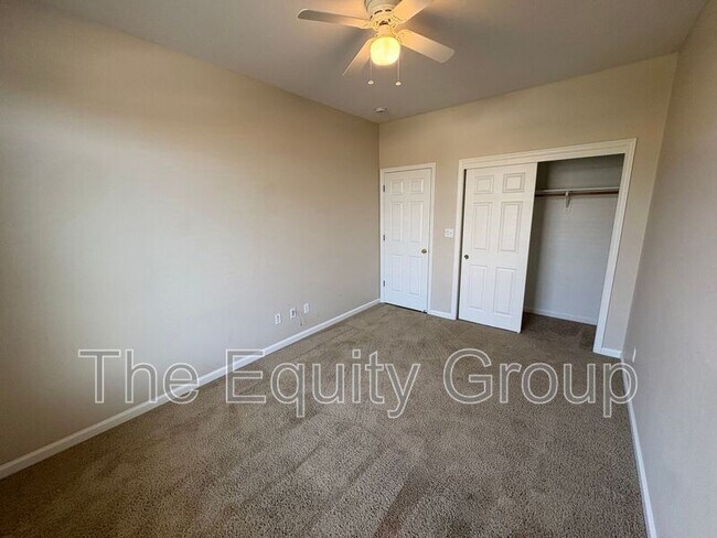 Building Photo - 4911 W Elkhorn Ave