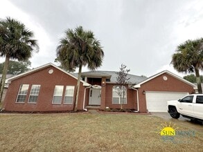 Building Photo - Stunning 4Bedroom Home in Alicia's Place of Crestview!
